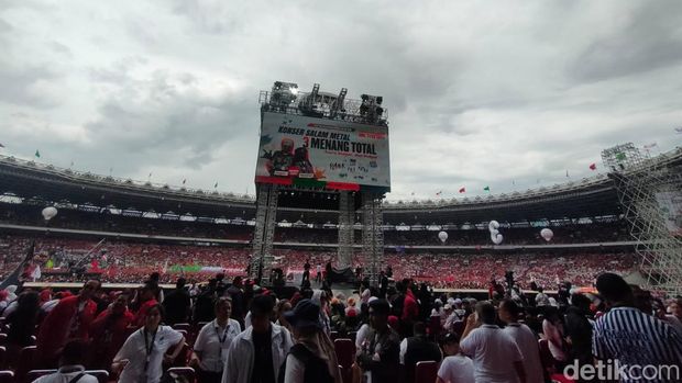 Suasana kampanye akbar Ganjar-Mahfud di Stadion Utama GBK.