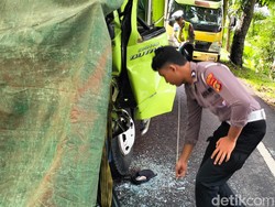 Trabrak Tronton di Jalan Denpasar-Gilimanuk, Sopir Truk Tewas
