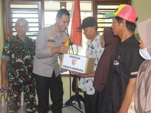 Ratusan Warga Magetan Dapat Paket Sembako Ratusan Warga Magetan Dapat Paket Sembako