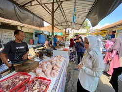 Kala Anggota DPR RI Ingatkan Pedagang Pasar Rajapolah soal Pentingnya BPJS