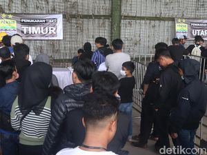Antusias Bobotoh Saksikan Laga Persib Vs Persis Solo