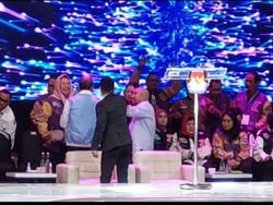 Momen Akrab Didit Prabowo dan Puan Maharani saat Jeda Debat Pilpres