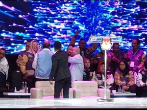 Momen Akrab Didit Prabowo dan Puan Maharani saat Jeda Debat Pilpres Momen Akrab Didit Prabowo dan Puan Maharani saat Jeda Debat Pilpres