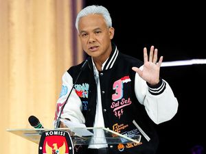 Mahasiswa Pakai Pinjol untuk UKT, Ganjar Singgung KMI Mahasiswa Pakai Pinjol untuk UKT, Ganjar Singgung KMI