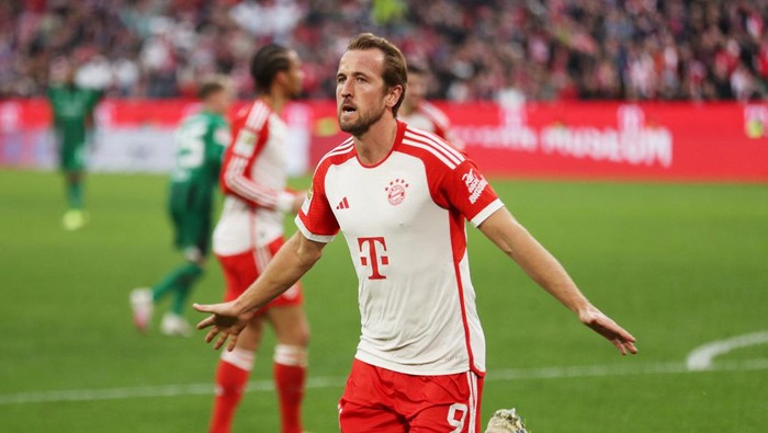 Soccer Football - Bundesliga - Bayern Munich v Borussia Moenchengladbach - Allianz Arena, Munich, Germany - February 3, 2024 Bayern Munichs Harry Kane celebrates scoring their second goal REUTERS/Leonhard Simon DFL REGULATIONS PROHIBIT ANY USE OF PHOTOGRAPHS AS IMAGE SEQUENCES AND/OR QUASI-VIDEO.