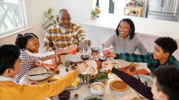 Ilustrasi/Foto: Freepik.com Waktu tersehat untuk makan malam