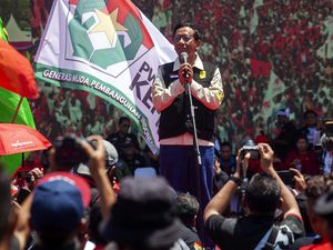 Mahfud Bacakan Maklumat 3 Janji dan Solusi Ganjar-Mahfud di Semarang Mahfud Bacakan Maklumat 3 Janji dan Solusi Ganjar-Mahfud di Semarang