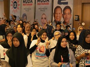 Kaukus Perempuan Muda Matahari Deklarasi Dukung Prabowo-Gibran Kaukus Perempuan Muda Matahari Deklarasi Dukung Prabowo-Gibran