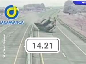 Kecelakaan Horor Bus Rombongan Partai: Nyalip Truk, Nabrak Pembatas dan Terguling Kecelakaan Horor Bus Rombongan Partai: Nyalip Truk, Nabrak Pembatas dan Terguling