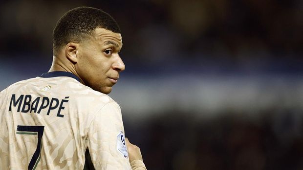 Soccer Football - Ligue 1 - RC Strasbourg v Paris St Germain - Stade de la Meinau, Strasbourg, France - February 2, 2024 Paris St Germain's Kylian Mbappe reacts REUTERS/Christian Hartmann