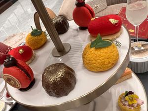 Ngeteh Cantik Meriahkan Tahun Naga dengan Puluhan Kue di The Drawing Room