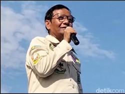 Mahfud Kritik Pembagian Bansos di Tengah Jalan