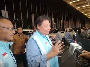 Airlangga Jawab Kritik Anies: Tidak Pernah Ada Pemberi Bansos yang Mengklaim