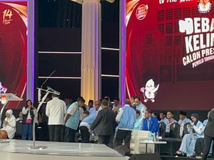 Momen Prabowo Diksusi dengan Ara, Bahlil-Rosan Saat Jeda Iklan Debat