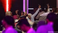 Momen Raffi Ahmad Selfie Bareng Alam Ganjar di Sela-sela Debat Capres
