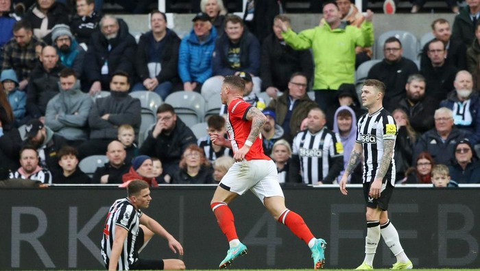 Soccer Football - Premier League - Newcastle United v Luton Town - St James Park, Newcastle, Britain - February 3, 2024 Luton Towns Ross Barkley celebrates scoring their second goal REUTERS/Scott Heppell NO USE WITH UNAUTHORIZED AUDIO, VIDEO, DATA, FIXTURE LISTS, CLUB/LEAGUE LOGOS OR LIVE SERVICES. ONLINE IN-MATCH USE LIMITED TO 45 IMAGES, NO VIDEO EMULATION. NO USE IN BETTING, GAMES OR SINGLE CLUB/LEAGUE/PLAYER PUBLICATIONS.