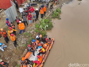 Pekerja Proyek Hilang Terseret Arus Akibat Banjir di Cilegon Pekerja Proyek Hilang Terseret Arus Akibat Banjir di Cilegon
