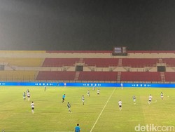 Dilanda Hujan Deras, PSS Vs Persikabo Imbang 1-1 di Babak Pertama