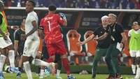 Ronwen Williams juga mengukir rekor sebagai kiper pertama dengan empat penyelamatan penalti dalam sejarah Piala Afrika.  Foto: AP/Themba Hadebe