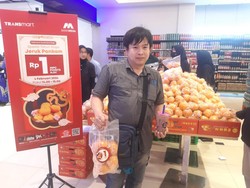 Senangnya Warga Dapat Jeruk Ponkam Rp 1 di Transmart