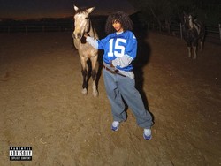 SZA Liburan di Bali, Melokal Naik Motor Pakai Helm