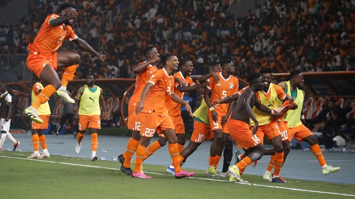 Soccer Football - Africa Cup of Nations - Quarter Final - Mali v Ivory Coast - Stade de la Paix, Bouake, Ivory Coast - February 3, 2024 Ivory Coasts Oumar Diakite celebrates scoring their second goal with teammates REUTERS/Luc Gnago