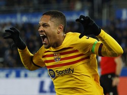 4. Vitor Roque. Pemain depan berusia 19 tahun itu kabarnya tidak diperhitungkan untuk masuk ke dalam skuad Barca. Foto: REUTERS/VINCENT WEST