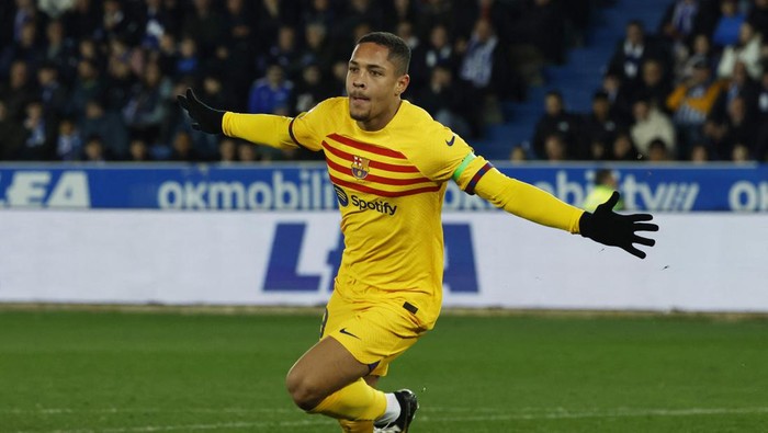 Soccer Football - LaLiga - Deportivo Alaves v FC Barcelona - Estadio Mendizorroza, Vitoria-Gasteiz, Spain - February 3, 2024 FC Barcelona's Vitor Roque celebrates scoring their third goal REUTERS/Vincent West