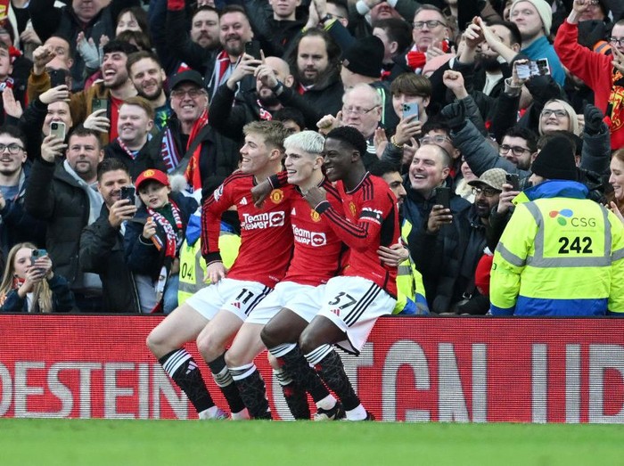 MANCHESTER, ENGLAND - FEBRUARY 04: Alejandro Garnacho of Manchester United celebrates with Rasmus Hojlund and Kobbie Mainoo of Manchester United after scoring his team's second goal during the Premier League match between Manchester United and West Ham United at Old Trafford on February 04, 2024 in Manchester, England. (Photo by Michael Regan/Getty Images)