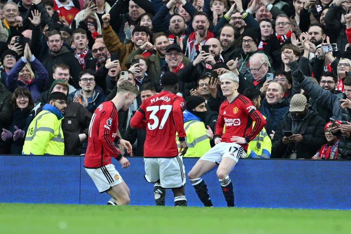 MANCHESTER, ENGLAND - FEBRUARY 04: Alejandro Garnacho of Manchester United celebrates with Rasmus Hojlund and Kobbie Mainoo of Manchester United after scoring his teams second goal during the Premier League match between Manchester United and West Ham United at Old Trafford on February 04, 2024 in Manchester, England. (Photo by Michael Regan/Getty Images)
