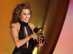 Terjebak Hujan, Miley Cyrus Nyaris Melewatkan Grammy