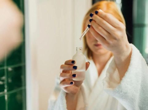 Benzoil peroksida adalah salah satu kandungan skincare yang tidak boleh dicampur retinol (Kandungan skincare/Foto: pexels.com/KoolShooters)