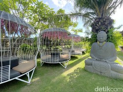 Big Garden Corner Punya Restoran dengan View Kebun dan Patung Raksasa