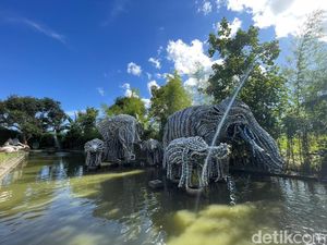 Bukan Taman Biasa, Big Garden Corner Punya Patung Daur Ulang Sampah Pengunjung