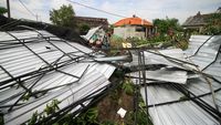200 Rumah Rusak Diterjang Angin Puting Beliung di Sidoarjo