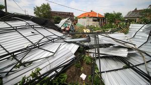 200 Rumah Rusak Diterjang Angin Puting Beliung di Sidoarjo