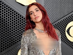 Dua Lipa Pamer Lagu Baru di Grammy Awards Dua Lipa Pamer Lagu Baru di Grammy Awards