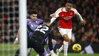 Liverpool yang kesulitan mengembangkan permainan di babak pertama, malah kemudian dapat gol bunuh diri dari Gabriel Magalhaes pada menit ke-45. Skor 1-1 saat turun minum.  