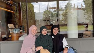 6 Gaya Paula Verhoeven Pakai Hijab Instan Simpel, Bikin Pangling