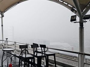 Jakarta Diguyur Hujan Deras Disertai Petir!