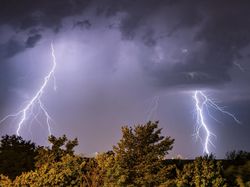 Main HP saat Hujan Deras, Satpam Kebun Sawit di Aceh Tewas Disambar Petir