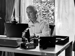 Jeff Bezos Masih Pakai Meja Kerja yang Sama, Ada Sejak Awal Amazon