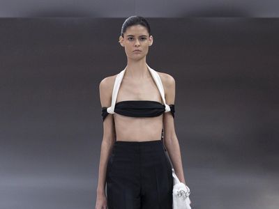 10 Koleksi Fendi Couture 2024, Busana Terinspirasi Futurisme Karl Lagerfeld