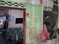 Sempitnya Kontrakan Iki, Bocah Palembang yang Hidupi 3 Adik dan Nenek