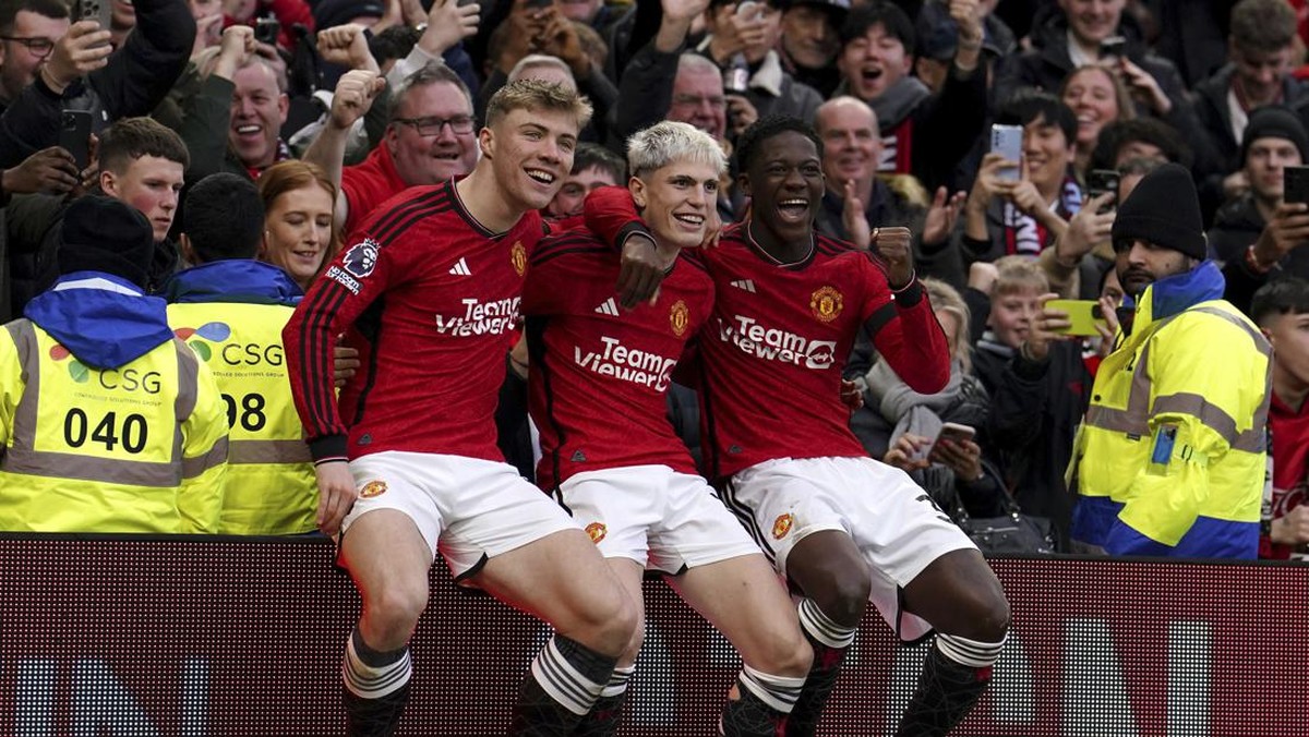 Rasmus Hojlund, Alejandro Garnacho, dan Kobbie Mainoo. (Foto: AP/Martin Rickett)