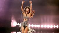 Miley Cyrus Energik di Panggung Grammy 2024
