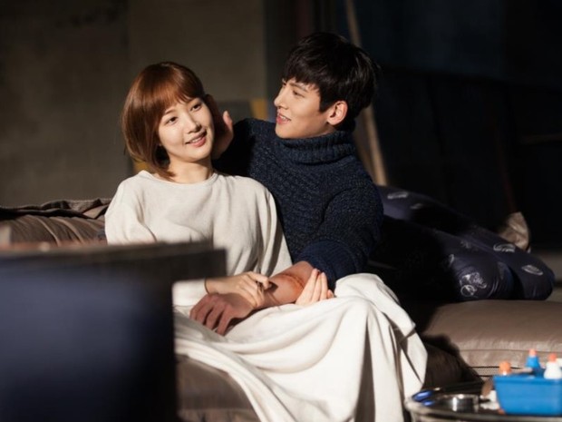 Park Min Young dan Ji Chang Wook di Healer/ Foto: KBS Park Min Young dan Ji Chang Wook di Healer/ Foto: KBS