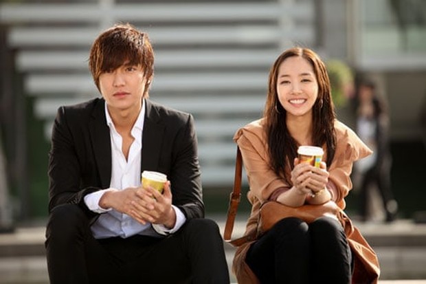 Park Min Young dan Lee Min Hoo di City Hunter/ Foto: soompi.com Park Min Young dan Lee Min Hoo di City Hunter/ Foto: soompi.com