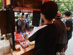 PKL Makanan-Minuman Wajib Punya Sertifikat Halal Mulai 17 Oktober!