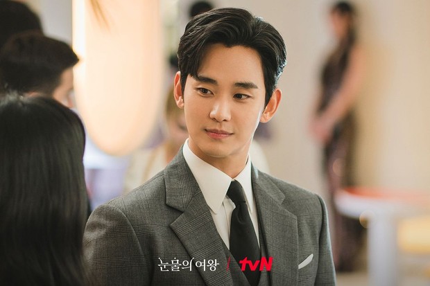 Potret Kim Soo Hyun dalam drama 'Queen of Tears'./ Foto: instagram.com/tvn_drama Potret Kim Soo Hyun dalam drama 'Queen of Tears'
